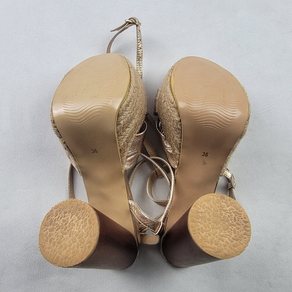 Nataly Mendez wood block heel gold bow platform heels - Picture 7 of 7